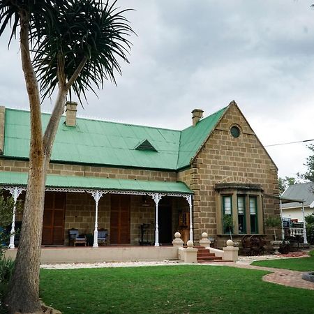 Outentique Accommodation Oudtshoorn Esterno foto