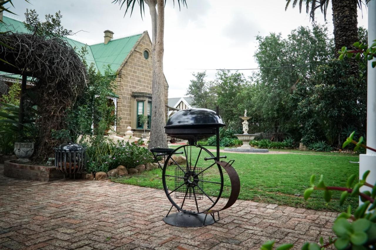 Outentique Accommodation Oudtshoorn Esterno foto