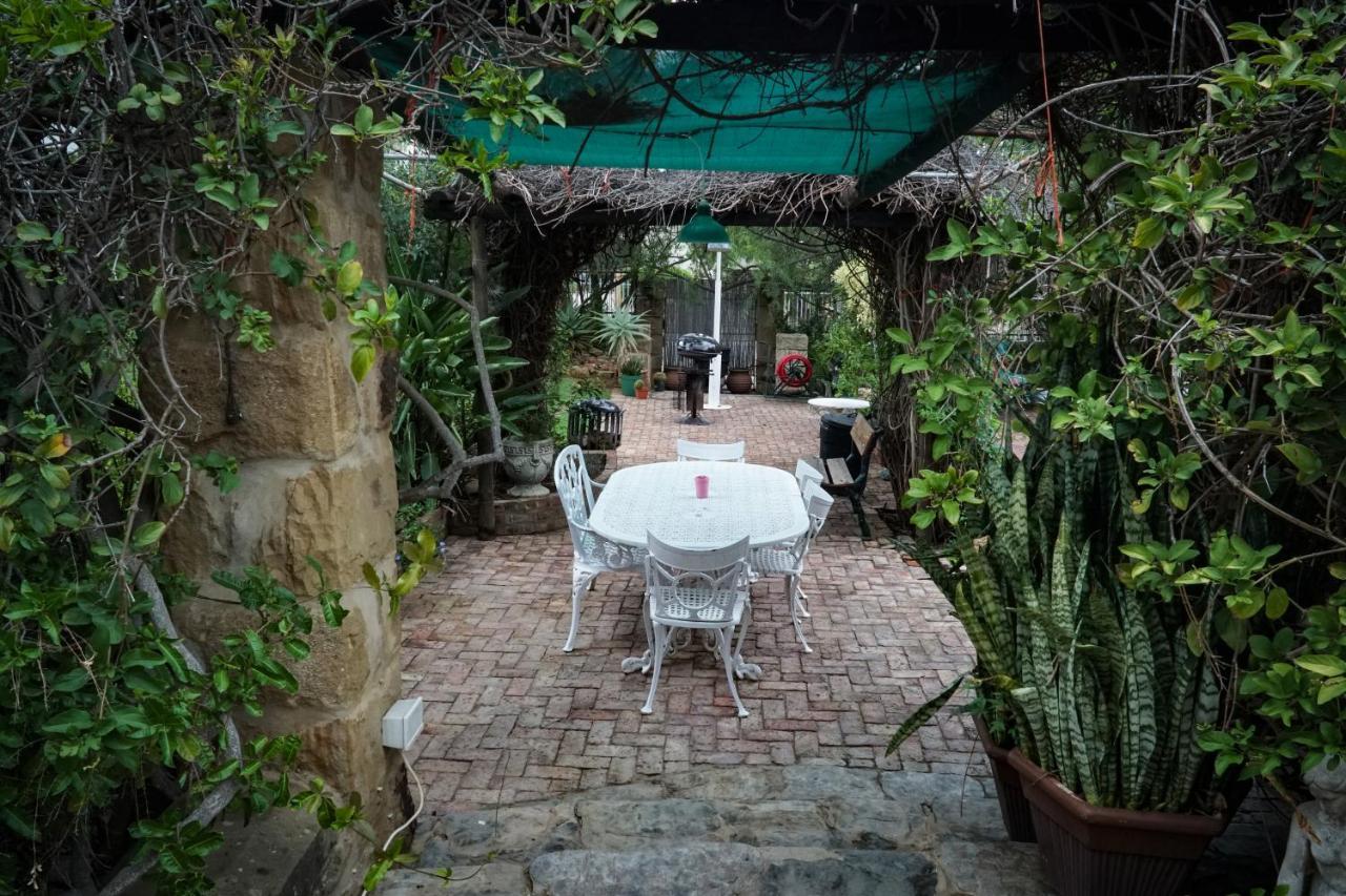 Outentique Accommodation Oudtshoorn Esterno foto