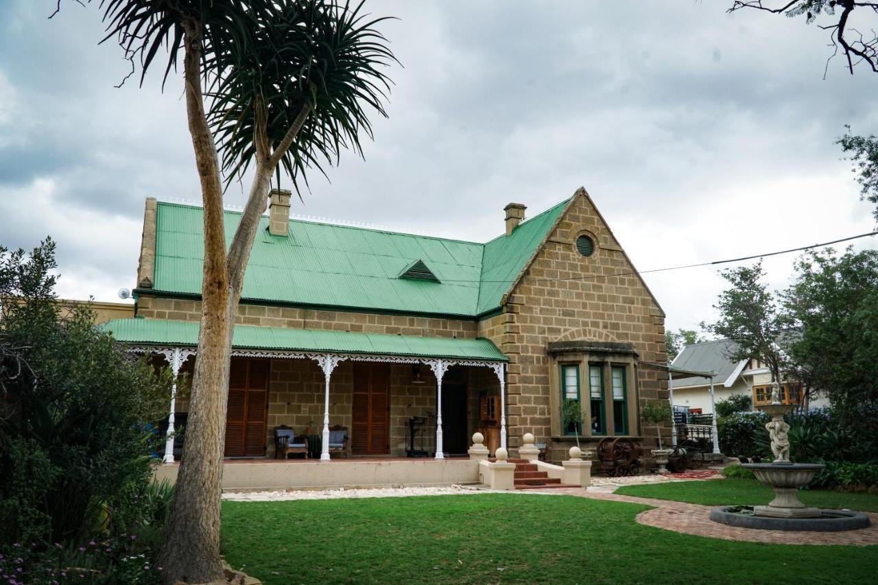 Outentique Accommodation Oudtshoorn Esterno foto
