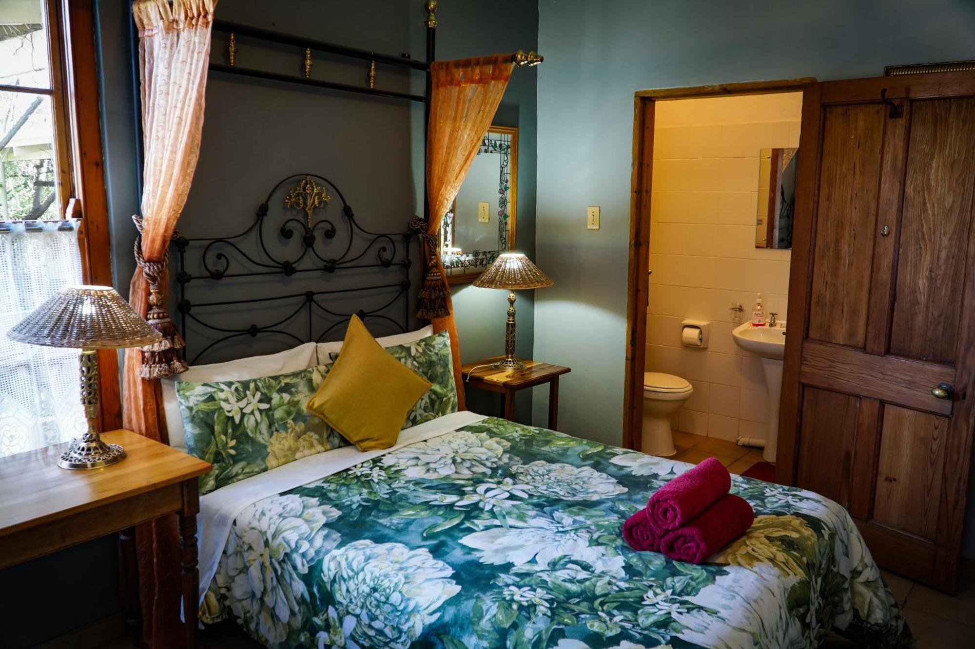 Outentique Accommodation Oudtshoorn Esterno foto