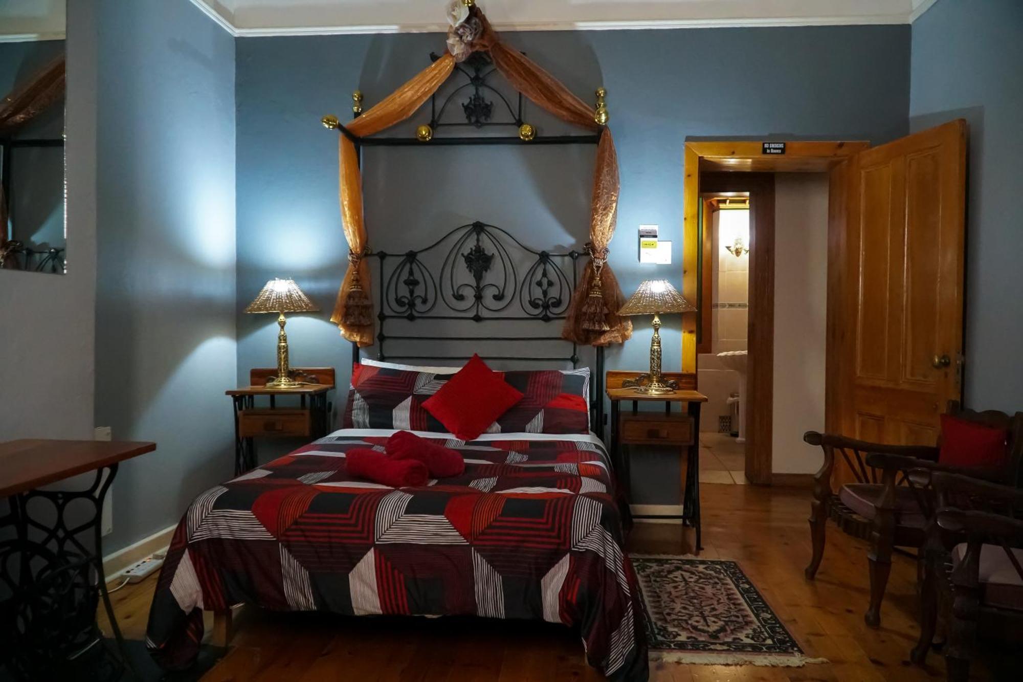 Outentique Accommodation Oudtshoorn Esterno foto