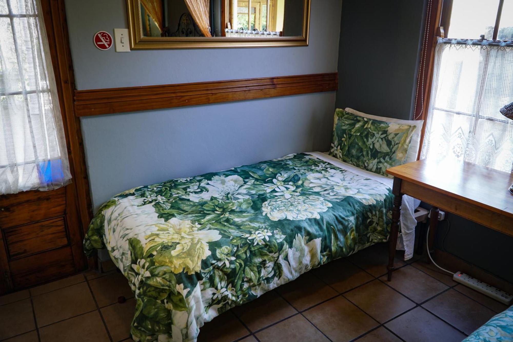 Outentique Accommodation Oudtshoorn Esterno foto