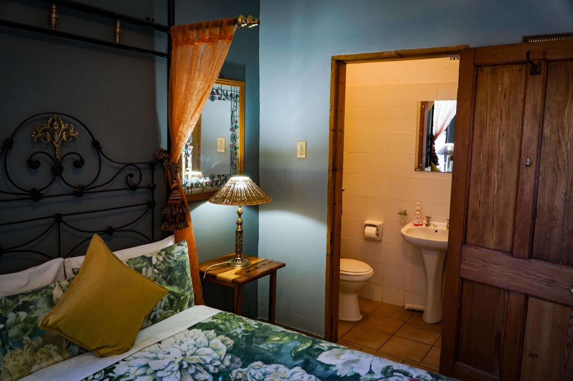 Outentique Accommodation Oudtshoorn Esterno foto