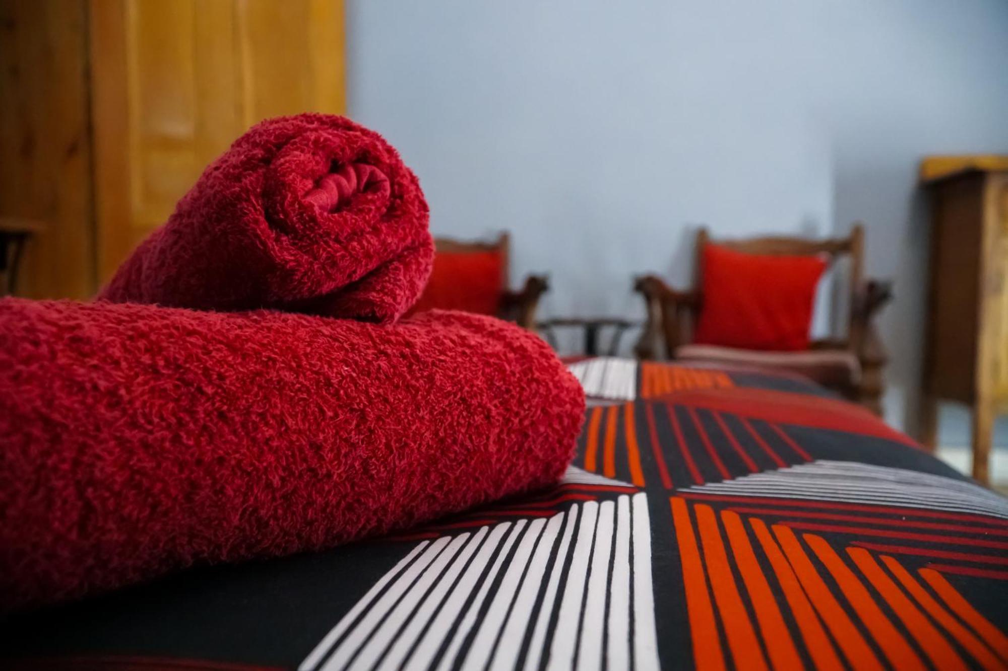 Outentique Accommodation Oudtshoorn Esterno foto