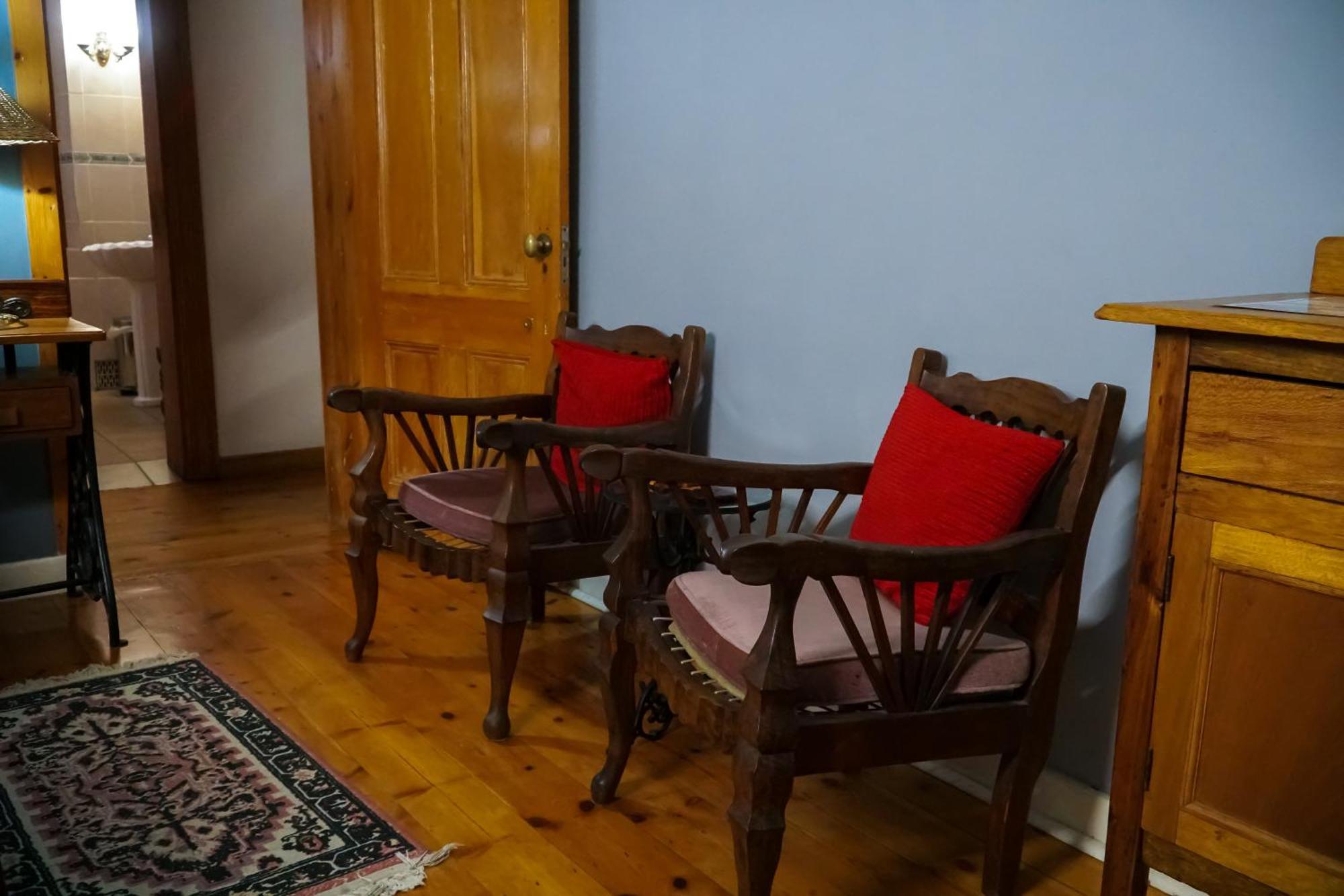Outentique Accommodation Oudtshoorn Esterno foto