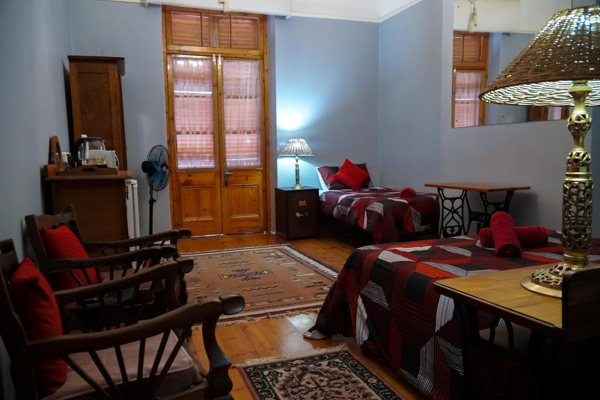 Outentique Accommodation Oudtshoorn Esterno foto