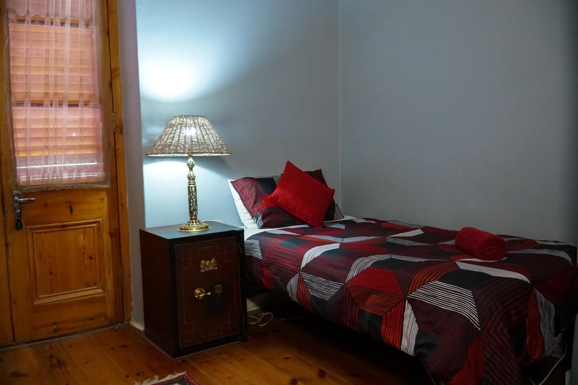 Outentique Accommodation Oudtshoorn Esterno foto