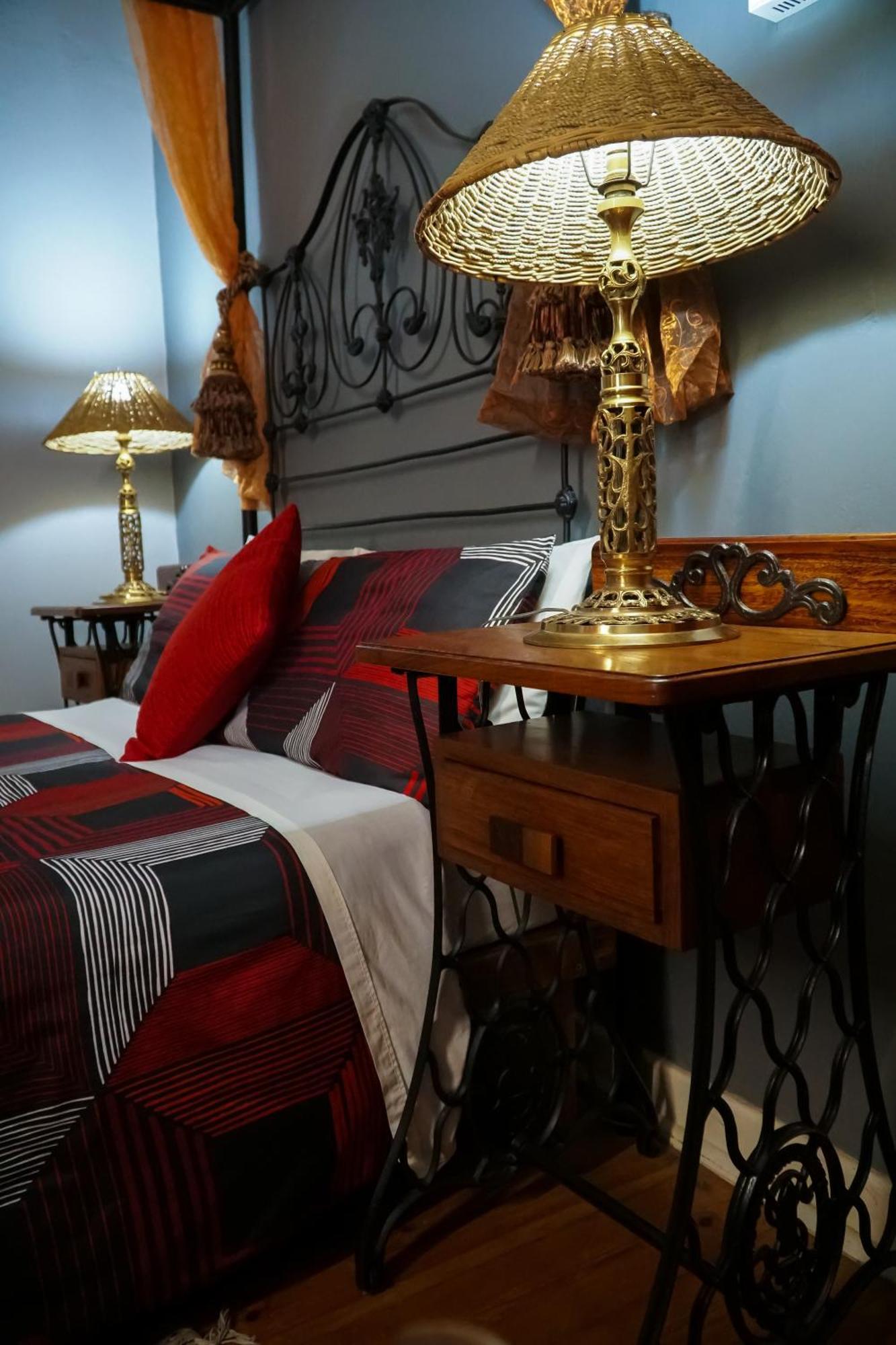 Outentique Accommodation Oudtshoorn Esterno foto