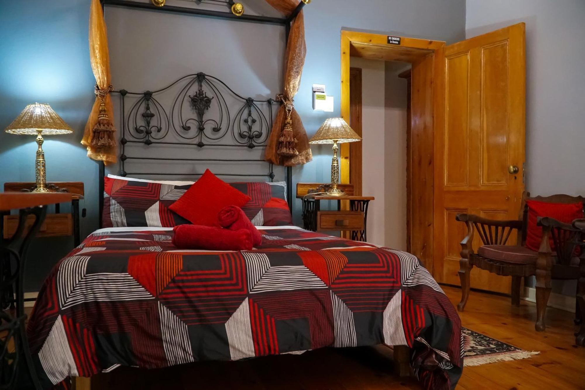 Outentique Accommodation Oudtshoorn Esterno foto